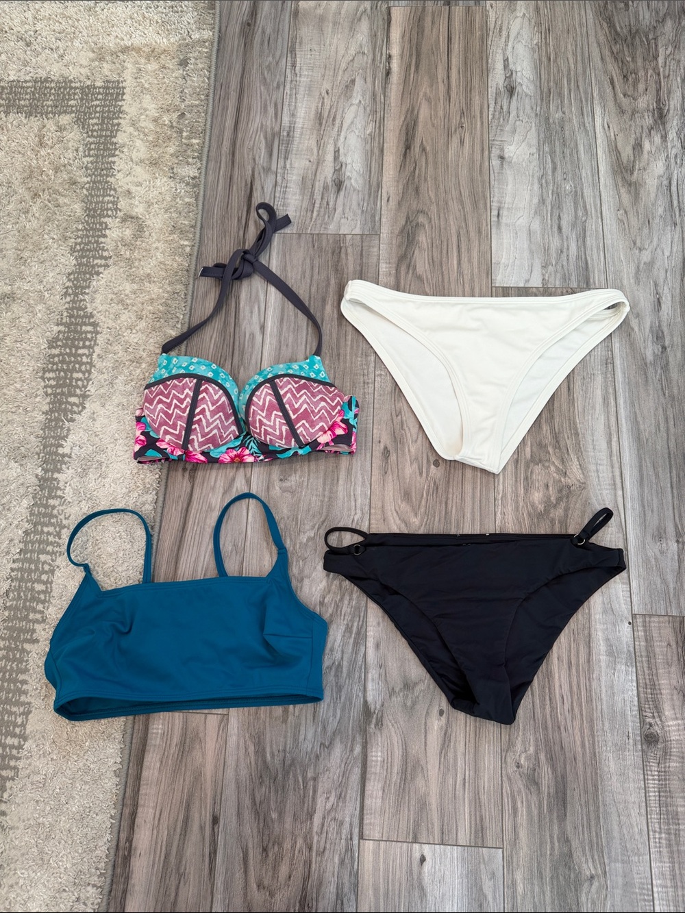 Women’s Size Medium Mixed Bikini Bundle